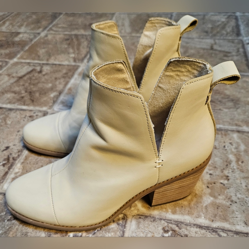 TOMS Booties